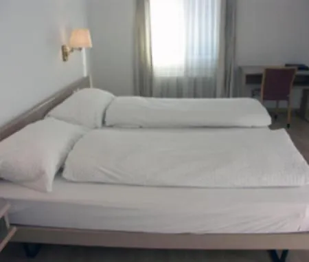Hotel Gartenhotel Sternen Domat